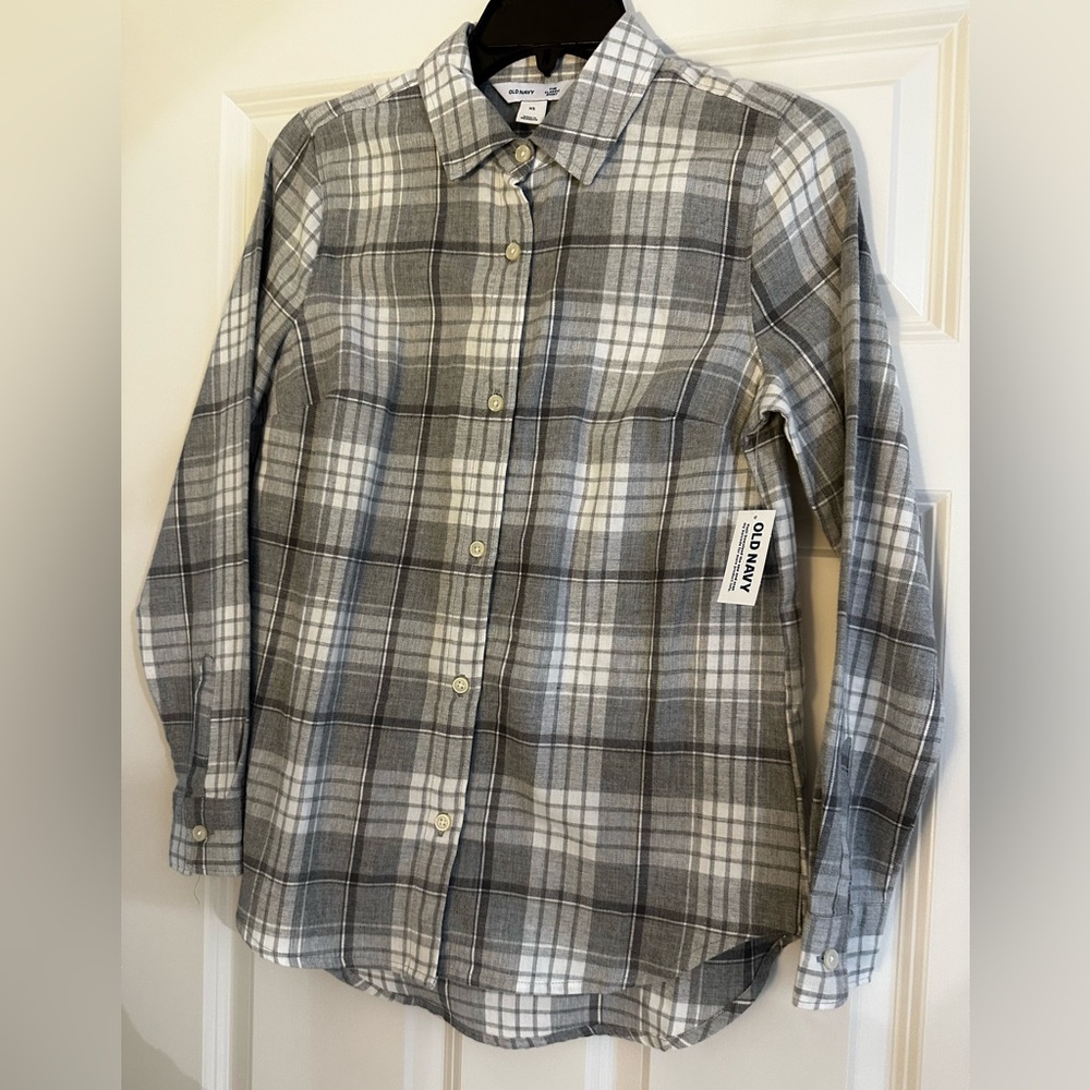 Old Navy grey and white plaid flannel.NWT